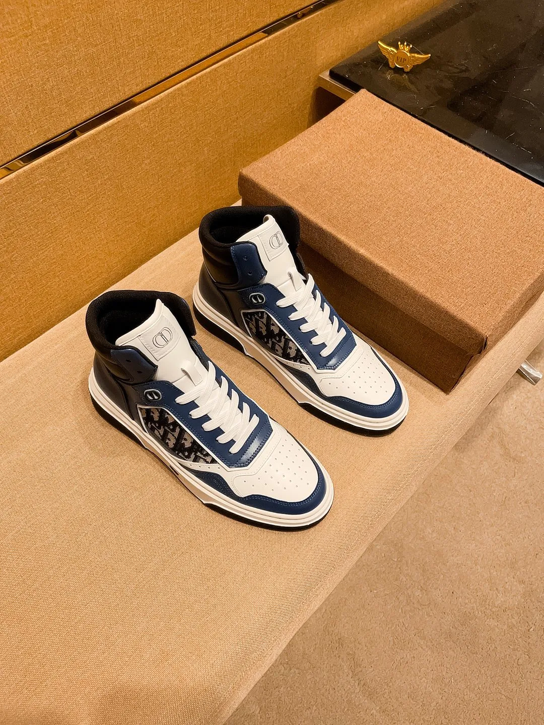 Men's shoes💰 480💰[Dior]🔥 High-end men's shoes brand official website 1:1 latest masterpiece: the upper is made of Italian imported first-layer cowhide with a comfortable and breathable lining➕original non-slip and wear-resistant outsole🔥, making walking more convenient and comfortable! An exclusive new model, a stunning work, a beautiful 1:1 replica [color] compared to the official quality! Create a fashionable personality to set off your uniqueness! A must-have for trendy men! Classic🔥Size: 38-44 Color: 🔥Multiple colors available🔥.